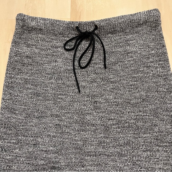 Joe Fresh M knit midi skirt - Picture 3 of 6